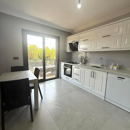 Modern Pool Near Sarimsakli In Ayvalı