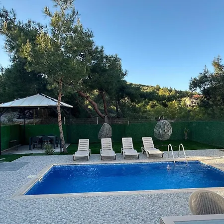 Modern Pool Near Sarimsakli In Villa Ayvalı