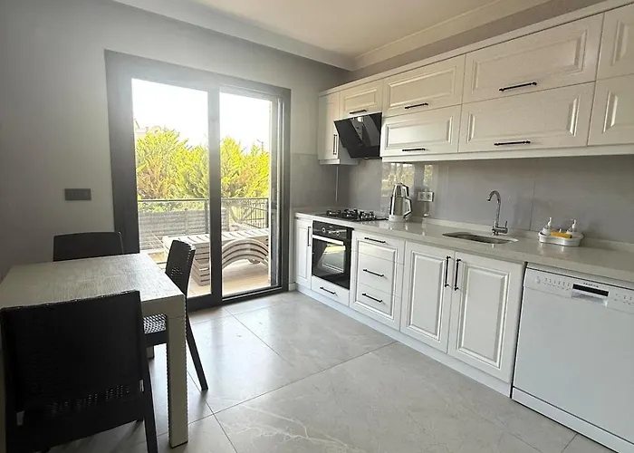 Modern Pool Near Sarimsakli In Ayvalı