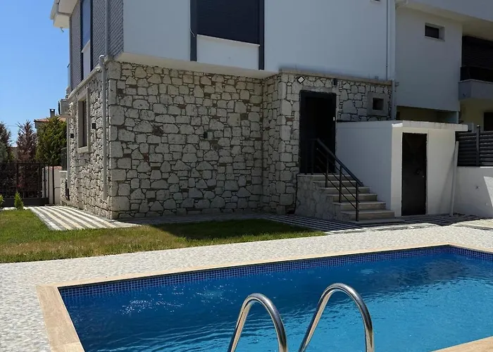 Modern Pool Near Sarimsakli In